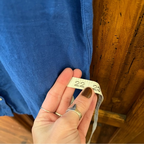 Tahari Blue Linen Sleeveless Button-Up Shirt - Picture 10 of 10